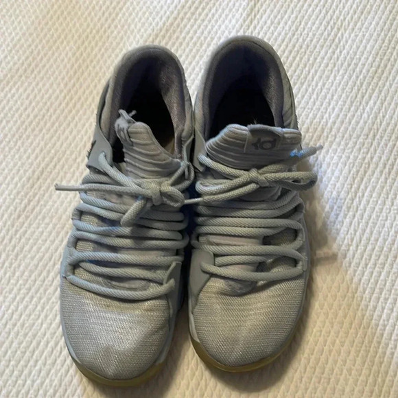 Beautiful aqua Nike shoes 6.5 Y - Picture 1 of 4